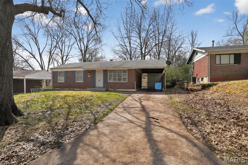 Photo of 1722 Bradshaw Drive, St Louis, MO 63136 (MLS # 26019107)
