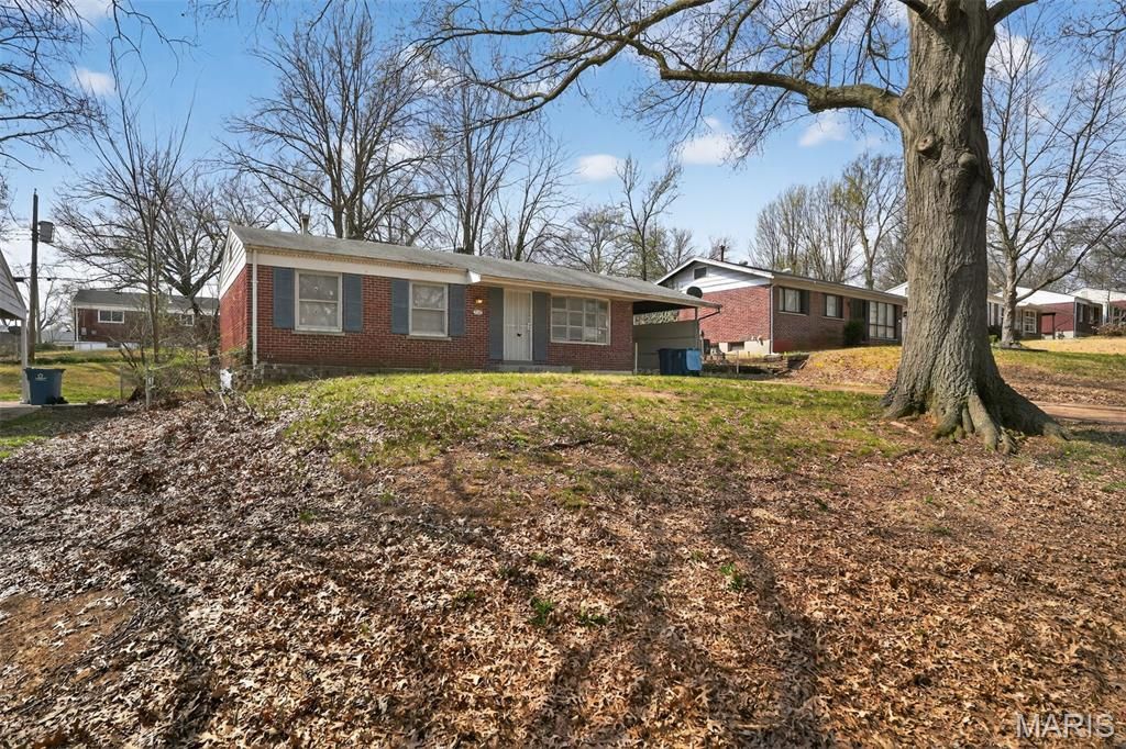 Photo of 1722 Bradshaw Drive, St Louis, MO 63136 (MLS # 26019107)