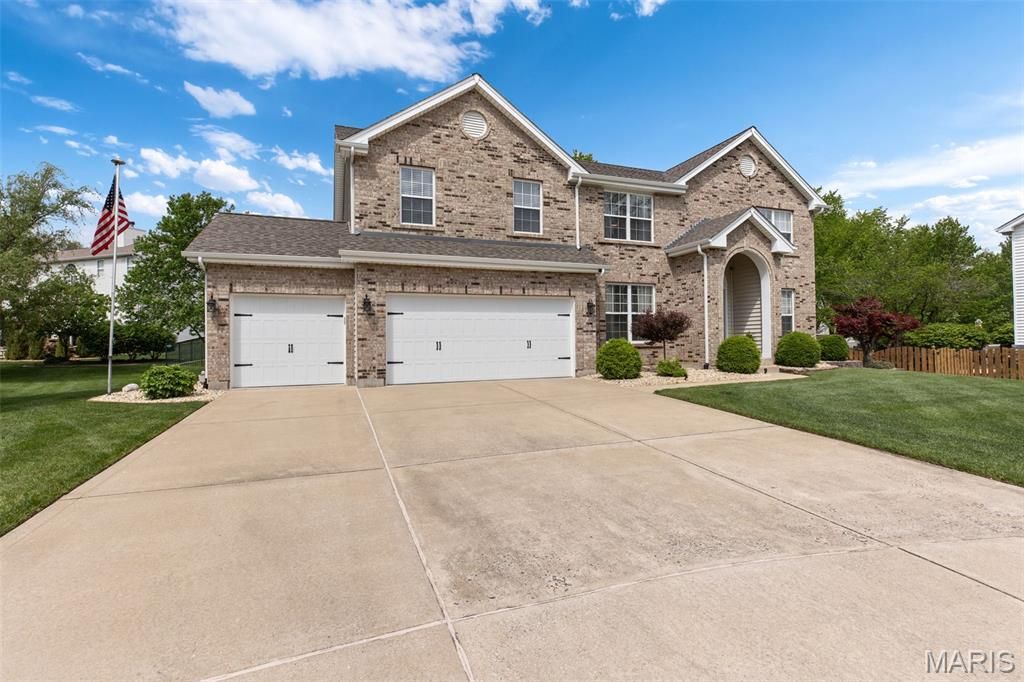 Photo of 13 Macleod Court, Dardenne Prairie, MO 63368 (MLS # 26022603)