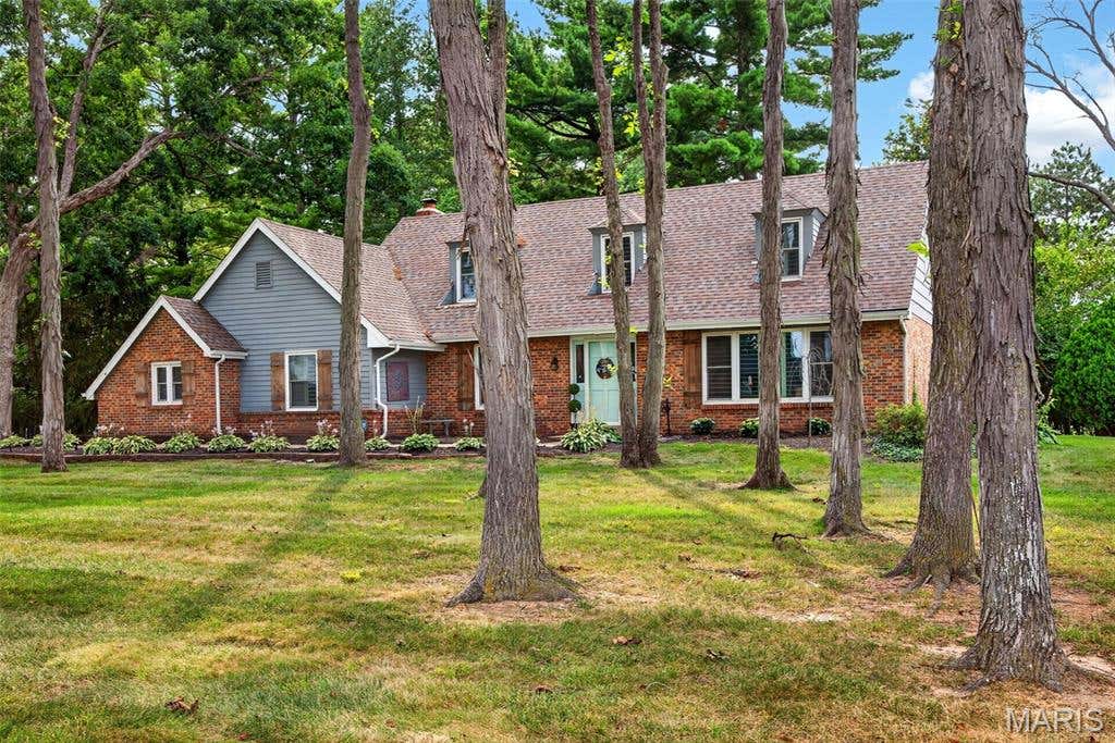 Photo of 4 Chantilly Court, Lake Saint Louis, MO 63367 (MLS # 26048089)