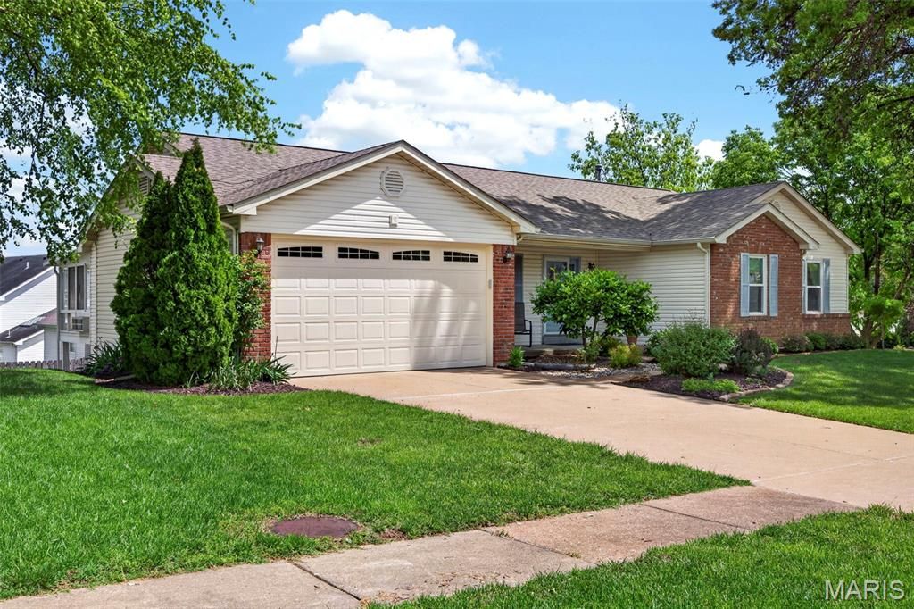 Photo of 4 Santa Ynez Court, St Charles, MO 63303 (MLS # 26028429)