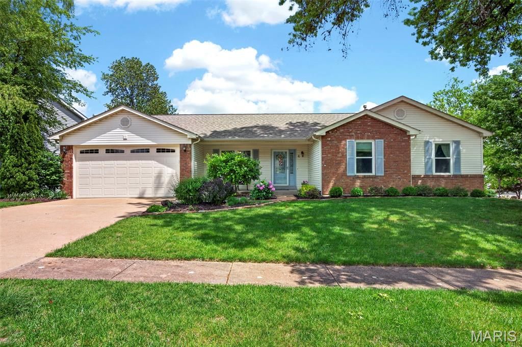 Photo of 4 Santa Ynez Court, St Charles, MO 63303 (MLS # 26028429)
