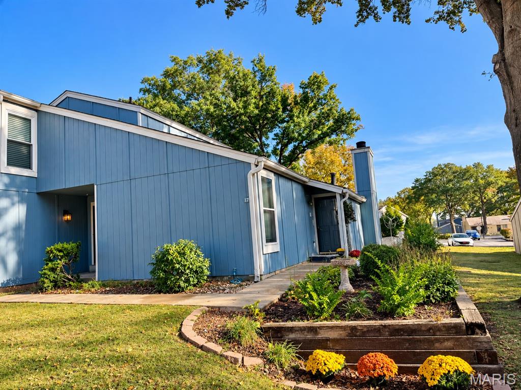 Photo of 17 Lantern Lane, Lake Saint Louis, MO 63367 (MLS # 26067277)