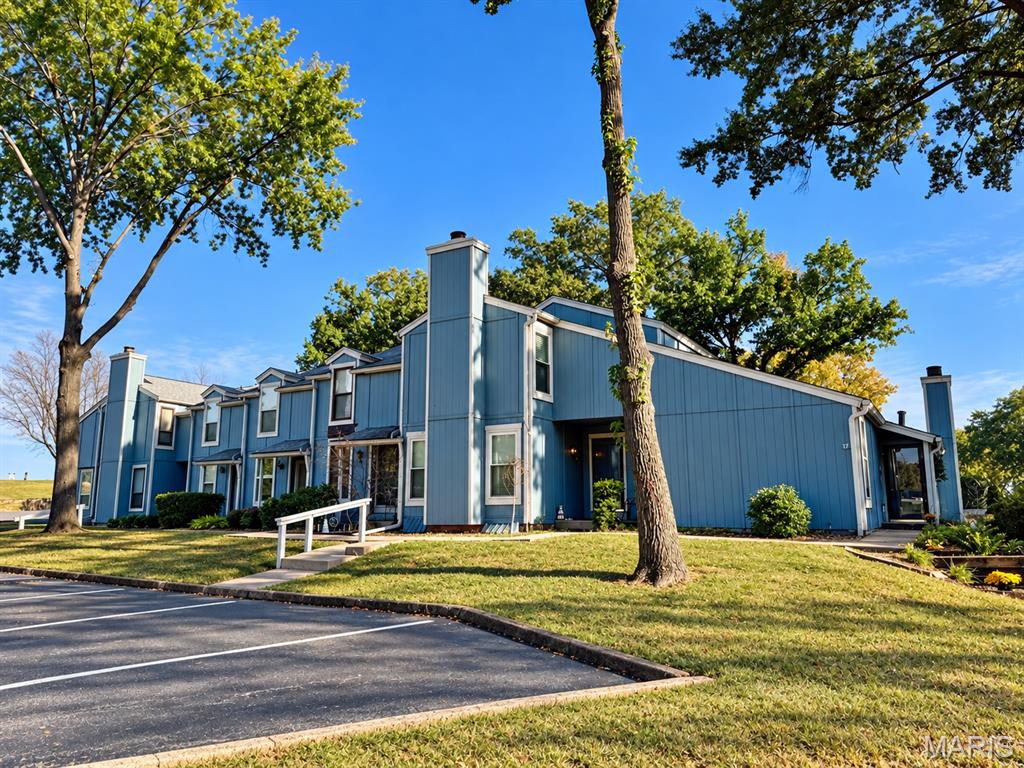 Photo of 17 Lantern Lane, Lake Saint Louis, MO 63367 (MLS # 26067277)