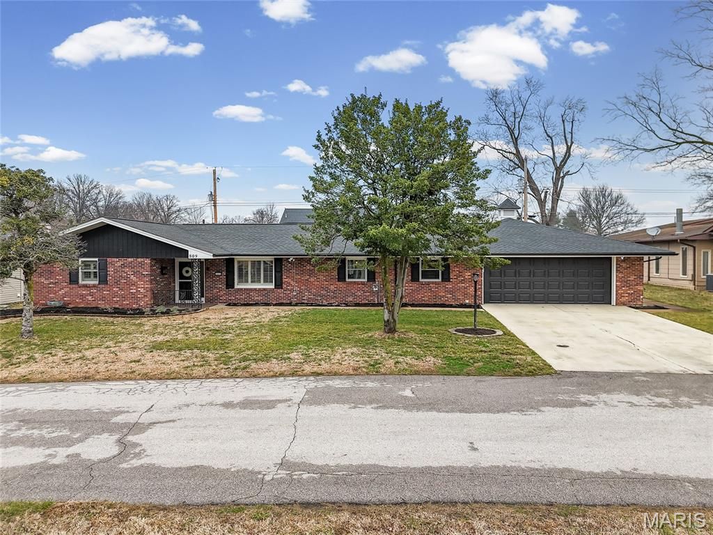Photo of 809 N Meadow Lane, Herculaneum, MO 63048 (MLS # 26013117)