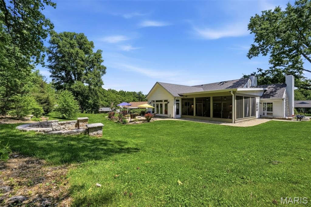 Photo of 427 Clif Side Drive, Glendale, MO 63122 (MLS # 26029136)