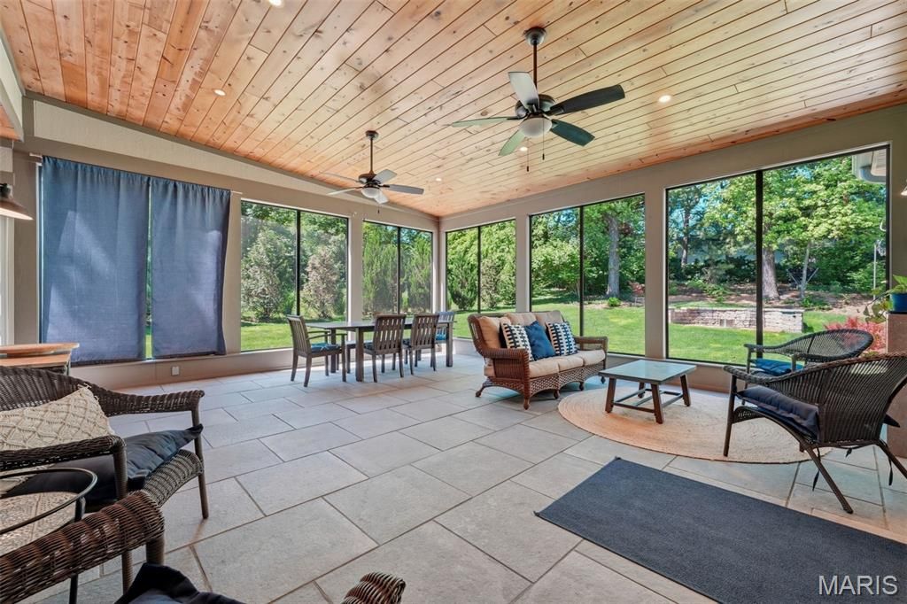 Photo of 427 Clif Side Drive, Glendale, MO 63122 (MLS # 26029136)