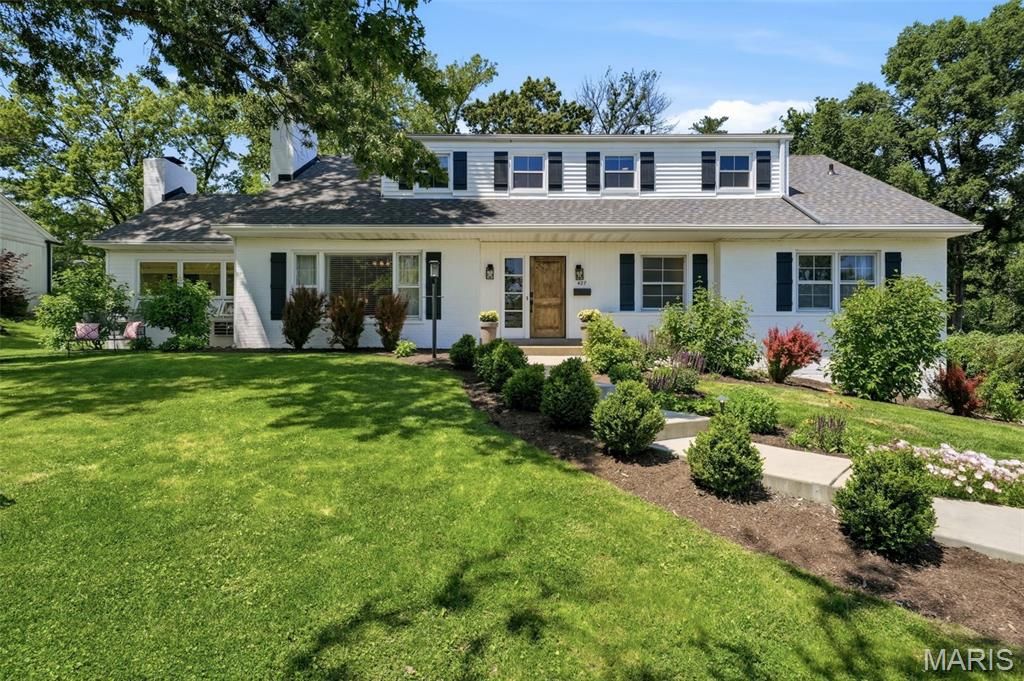 Photo of 427 Clif Side Drive, Glendale, MO 63122 (MLS # 26029136)