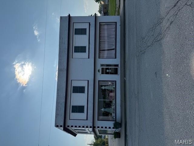 ORIGINAL TOWN/BELLE - Commercial Sale