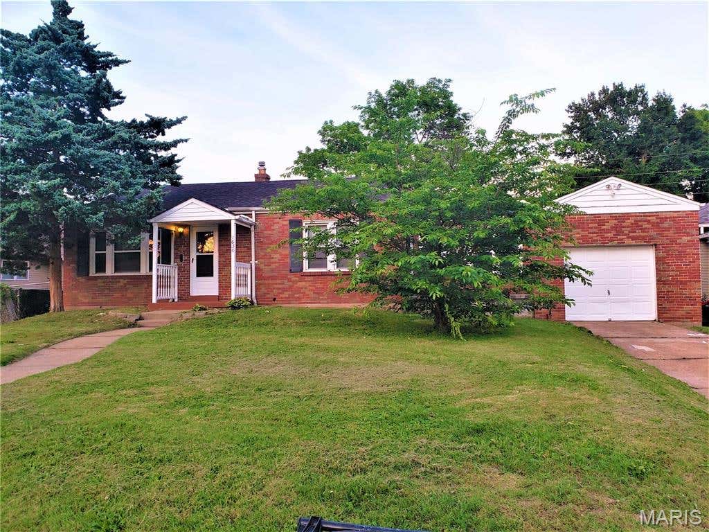 Photo of 1636 Quendo Avenue, St Louis, MO 63130 (MLS # 26052104)