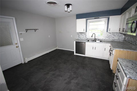 Tiny photo for 408 7th Street, Farmington, MO 63640 (MLS # 26047102)