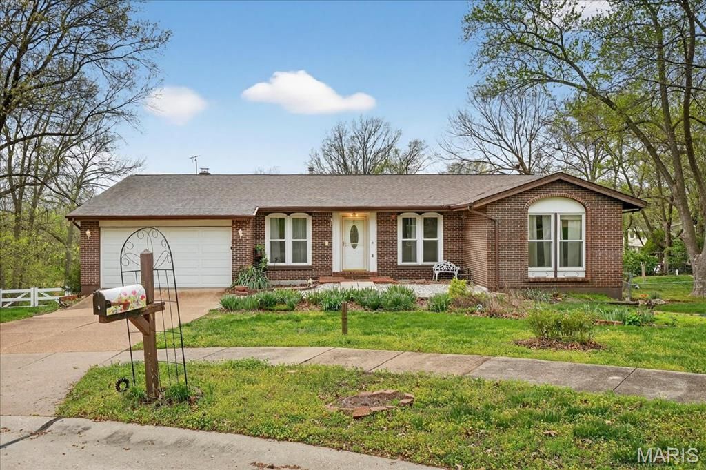 Photo of 2 Silveroak Court, Manchester, MO 63021 (MLS # 26018730)