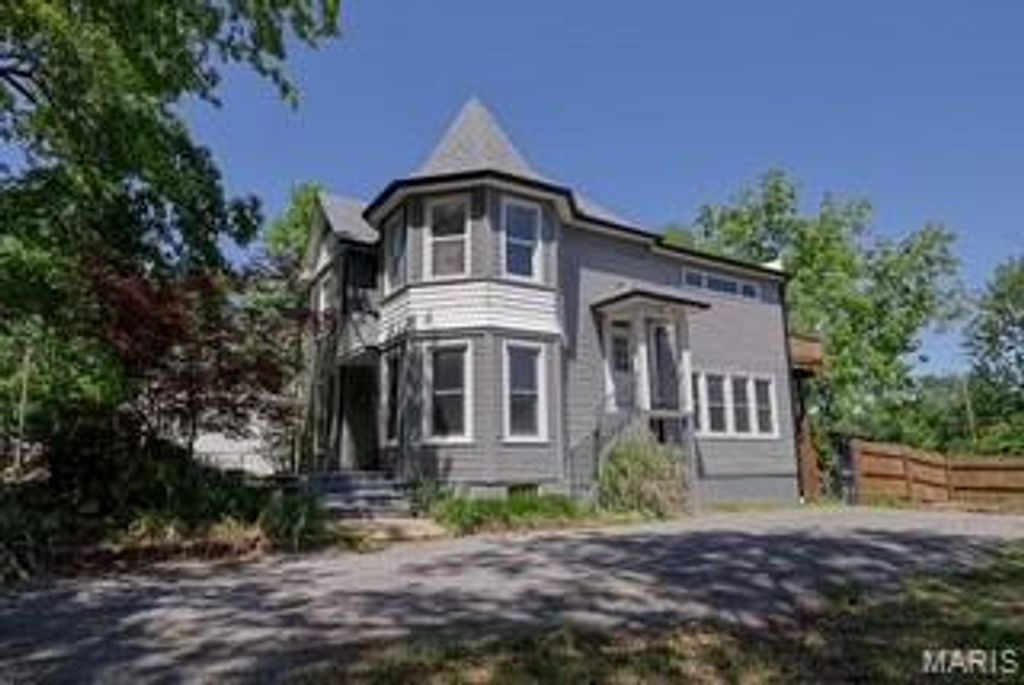 Photo of 422 N Frederick Street, Cape Girardeau, MO 63701 (MLS # 26027973)