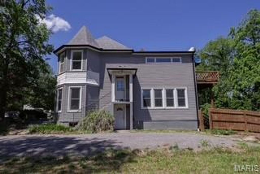 Photo of 422 N Frederick Street, Cape Girardeau, MO 63701 (MLS # 26027973)