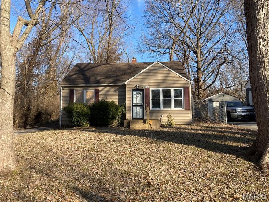 BETTER MOVE FAST AS THIS SINGLE FAMILY HOME WILL NOT LAST LONG!!! Come see this 4 bed and 1 bath home!!! What a terrific findat a Great Price! This home is LOADED with Potential! Bring your Great Ideas and Call It Yours! SCHEDULE YOUR SHOWING TODAY!!!House is being sold as is. Please submit all offers on a Special Sale contract.