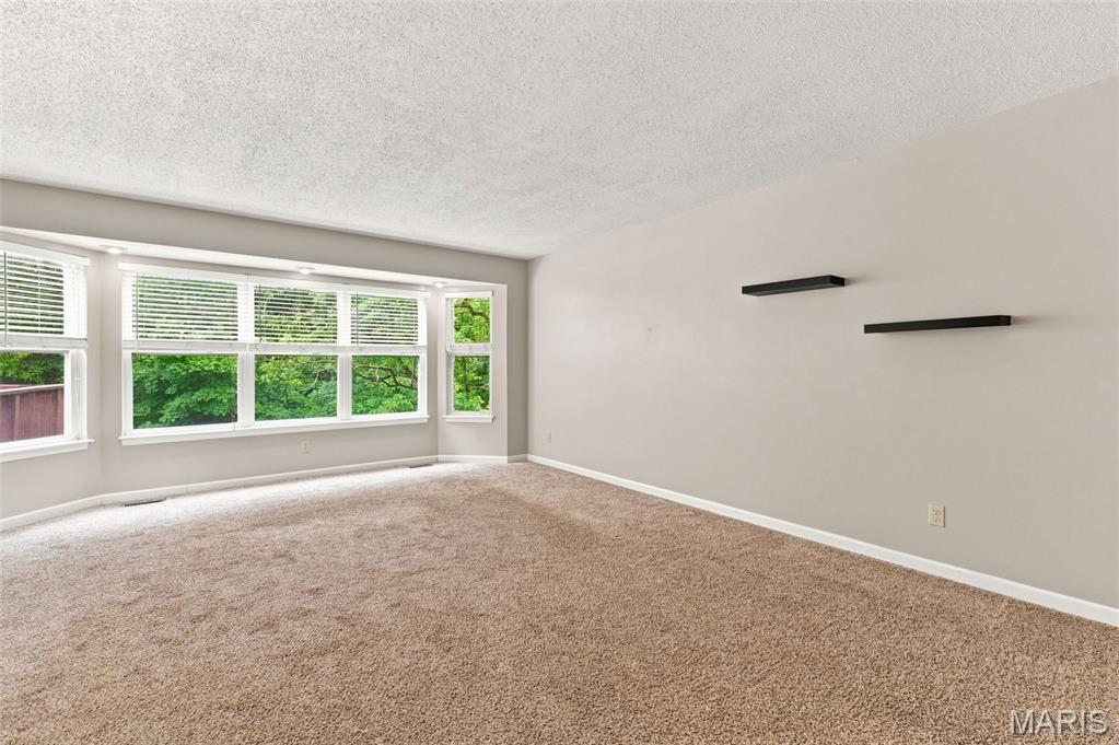 7609 Meadowbrook Lane