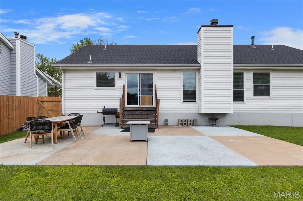 Florissant, Missouri 63031, United States, 3 Bedrooms Bedrooms, ,3 BathroomsBathrooms,Residential,Pending,155983