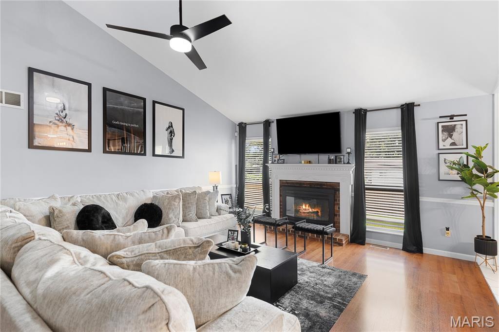 Florissant, Missouri 63031, United States, 3 Bedrooms Bedrooms, ,3 BathroomsBathrooms,Residential,Pending,155983