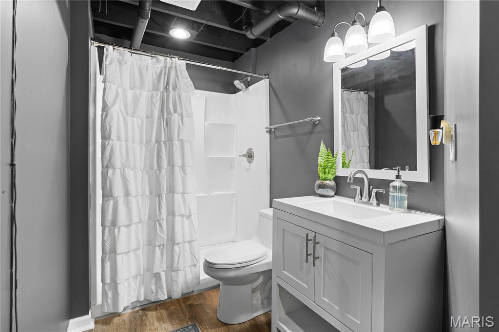 Florissant, Missouri 63031, United States, 3 Bedrooms Bedrooms, ,3 BathroomsBathrooms,Residential,Pending,155983