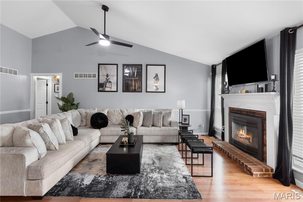 Florissant, Missouri 63031, United States, 3 Bedrooms Bedrooms, ,3 BathroomsBathrooms,Residential,Pending,155983