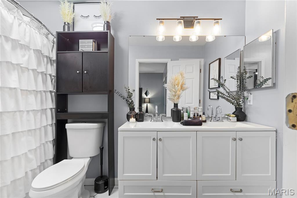 Florissant, Missouri 63031, United States, 3 Bedrooms Bedrooms, ,3 BathroomsBathrooms,Residential,Pending,155983