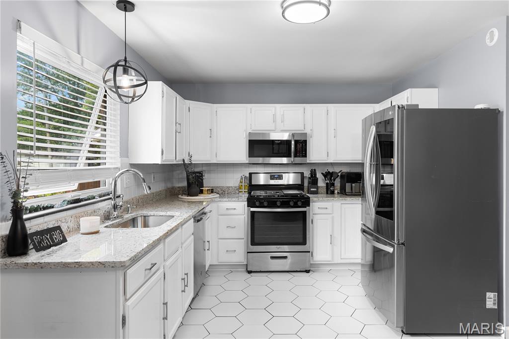 Florissant, Missouri 63031, United States, 3 Bedrooms Bedrooms, ,3 BathroomsBathrooms,Residential,Pending,155983