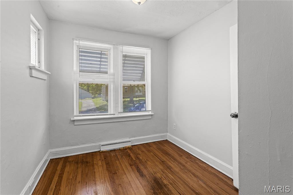 La Salle Court - Residential