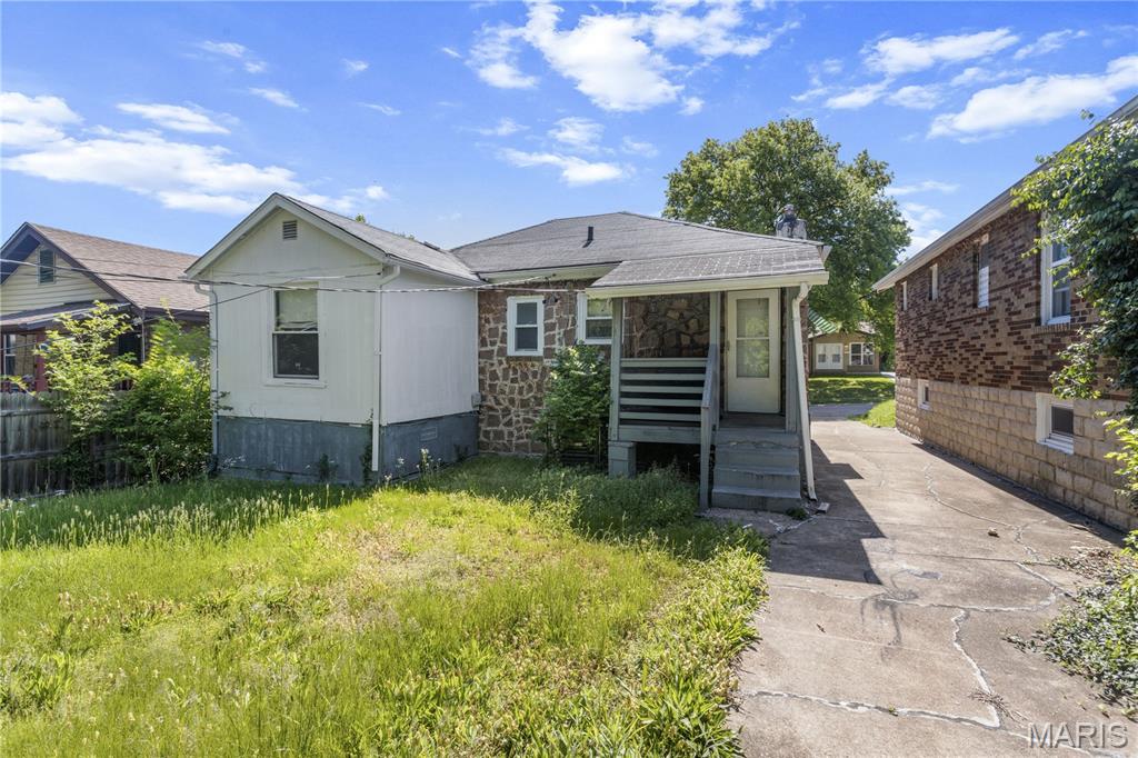 La Salle Court - Residential