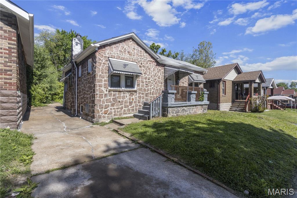 La Salle Court - Residential