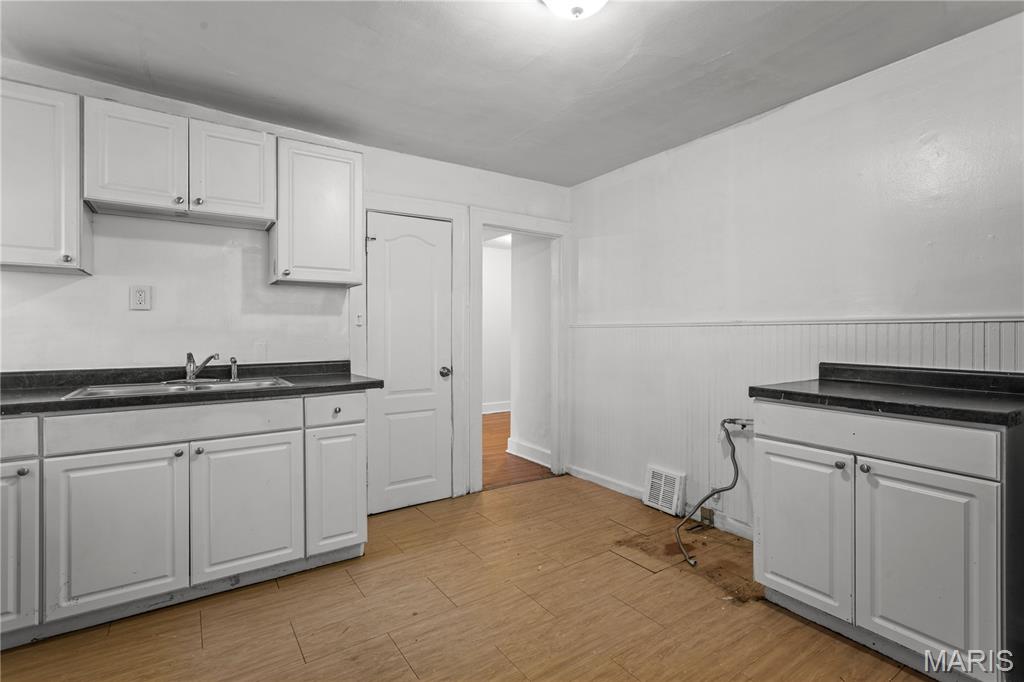 La Salle Court - Residential