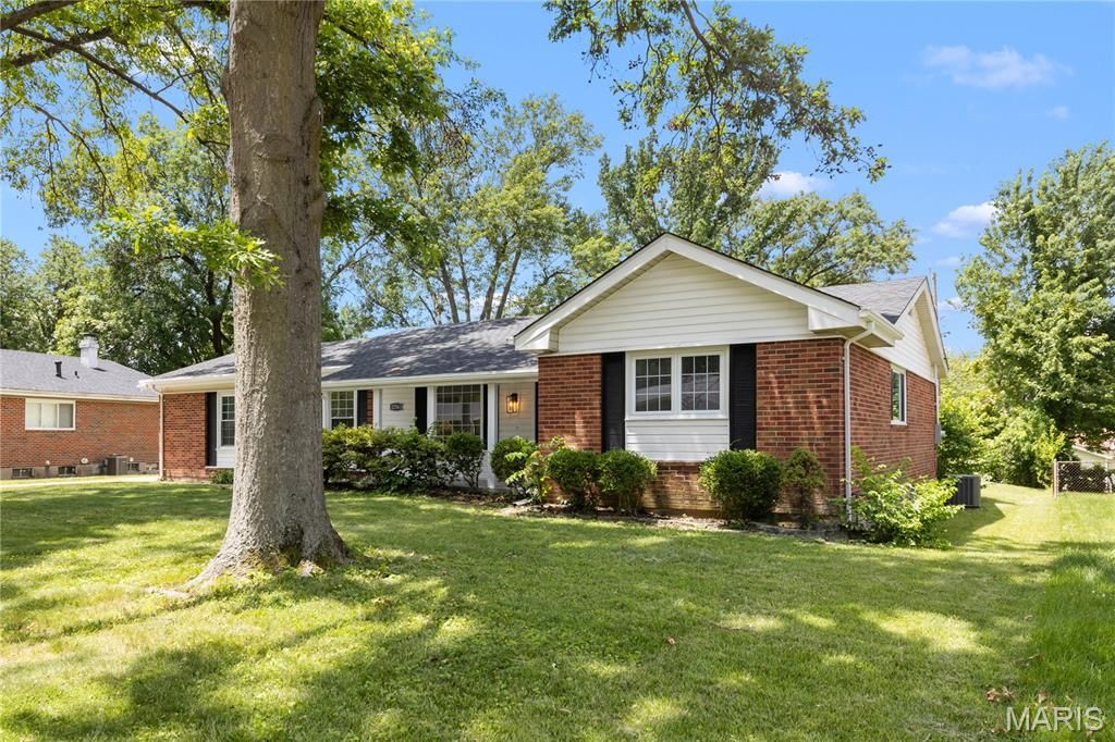 Photo of 12563 Shepherd Drive, Florissant, MO 63033 (MLS # 26036976)
