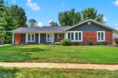 Photo of 2169 Silverwood Lane, Chesterfield, MO 63017 (MLS # 26043061)
