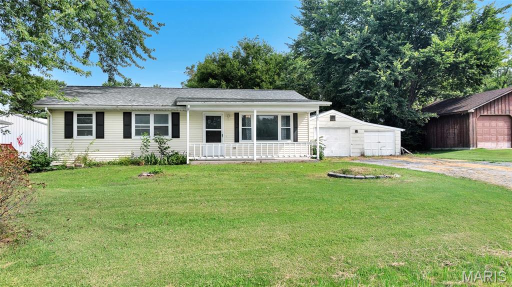 Photo of 807 Benton Street, Montgomery City, MO 63361 (MLS # 26052349)
