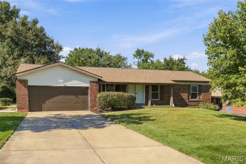 Photo of 417 Nottingham Drive, Ballwin, MO 63011 (MLS # 26059444)