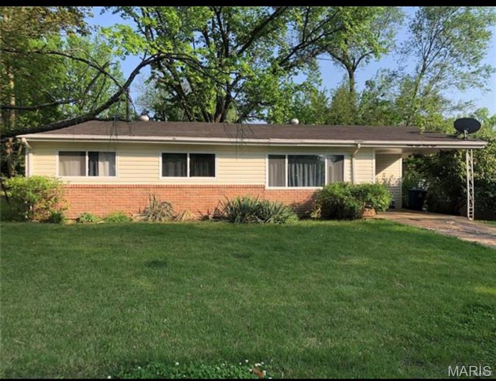 Photo of 9838 Tanbark Lane, St Louis, MO 63134 (MLS # 26025124)