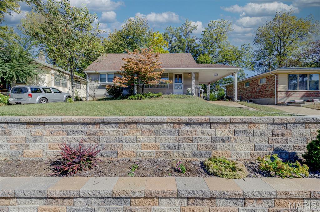 Photo of 312 Saint Louis Avenue, Ferguson, MO 63135 (MLS # 26066610)