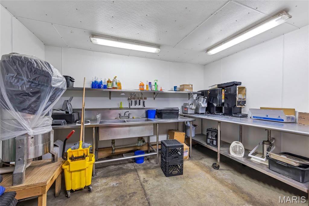 Jennings, Missouri 63136, United States, ,Commercial,Active,158103