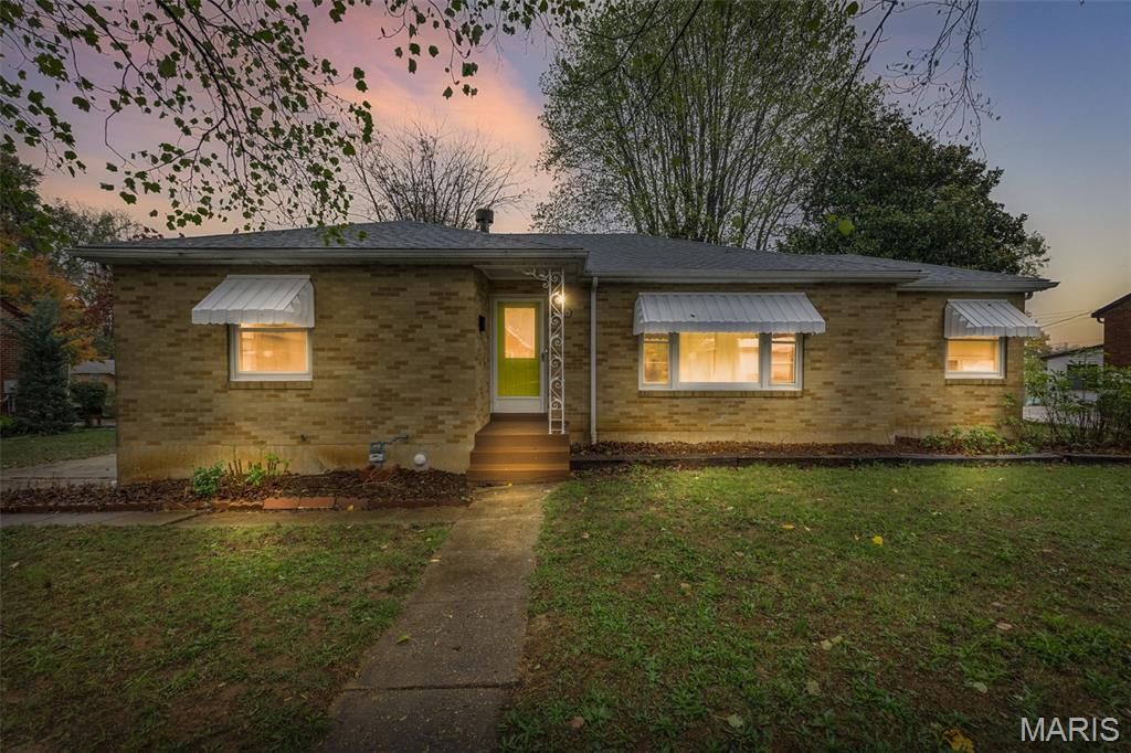 Photo of 920 Michigan Street, Farmington, MO 63640 (MLS # 25073200)