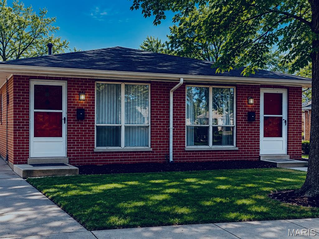 Photo of 9 Beacon Avenue, Ferguson, MO 63135 (MLS # 26066910)