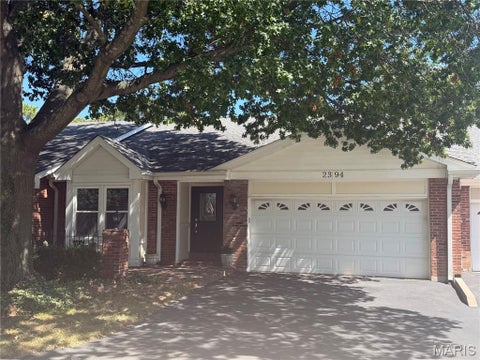 Photo of 2394 Baxton Way WAY, Chesterfield, MO 63017 (MLS # 26059290)
