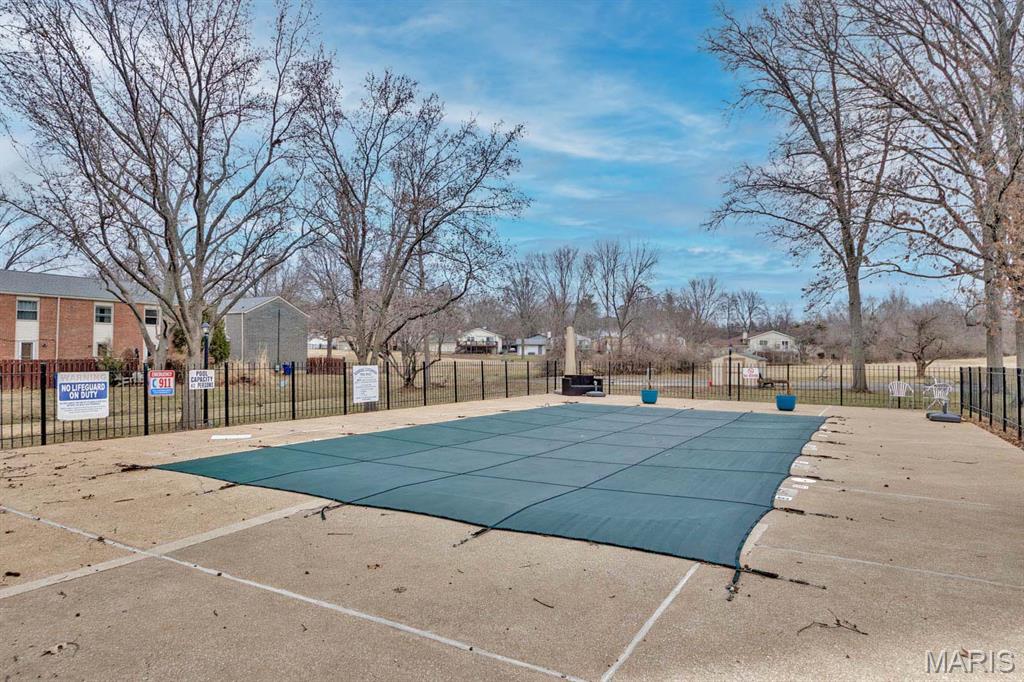 Rossridge Twnhs Condo - Residential