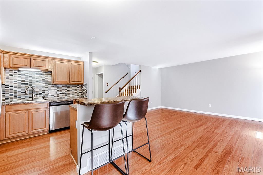 Rossridge Twnhs Condo - Residential