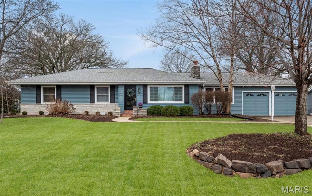Photo of 12467 Ballas Meadows Drive, Des Peres, MO 63131 (MLS # 26036259)