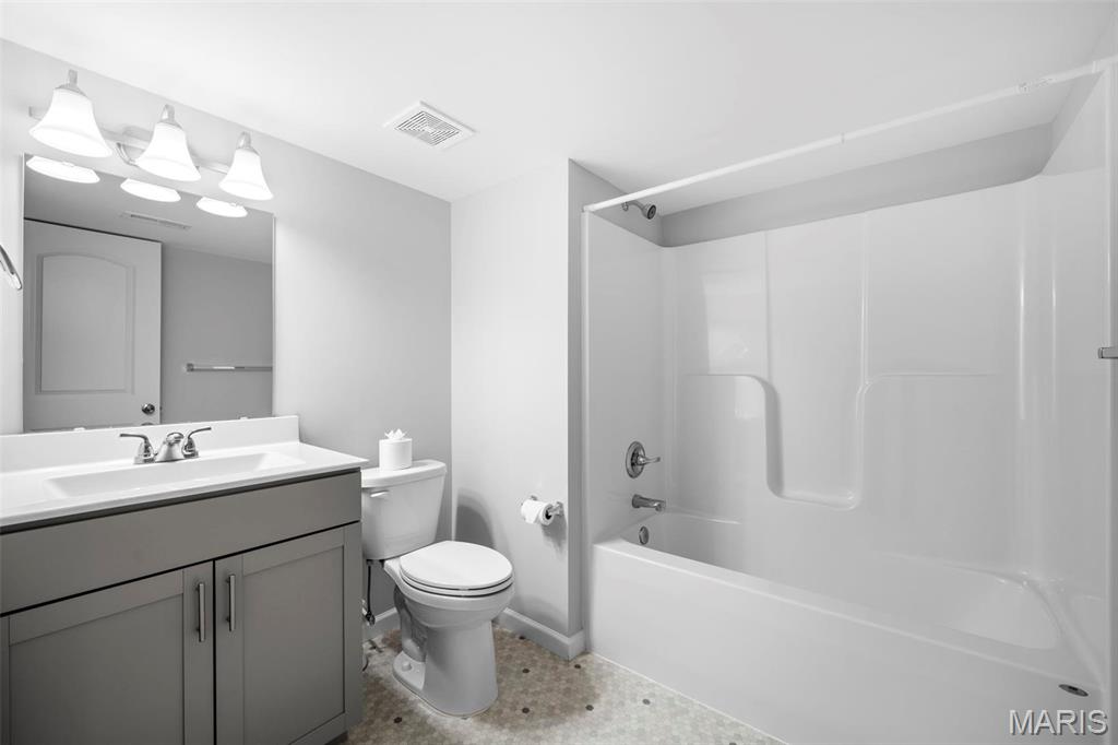 Wentzville, Missouri 63385, United States, 4 Bedrooms Bedrooms, ,3 BathroomsBathrooms,Residential,Pending,124205