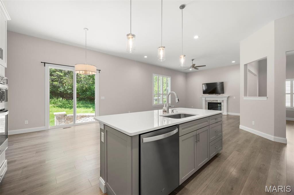 Wentzville, Missouri 63385, United States, 4 Bedrooms Bedrooms, ,3 BathroomsBathrooms,Residential,Pending,124205