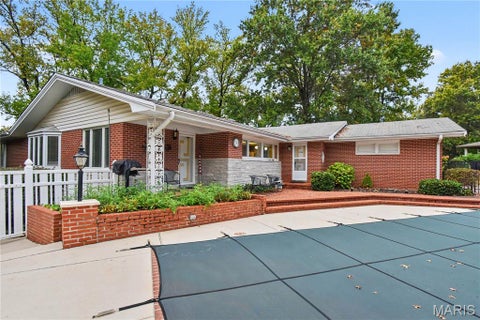 Photo of 301 Graeser Road N, Creve Coeur, MO 63141 (MLS # 26067362)