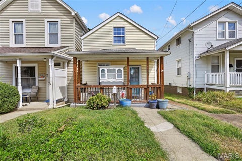 Photo of 7543 Woodland Avenue, Maplewood, MO 63143 (MLS # 26058389)
