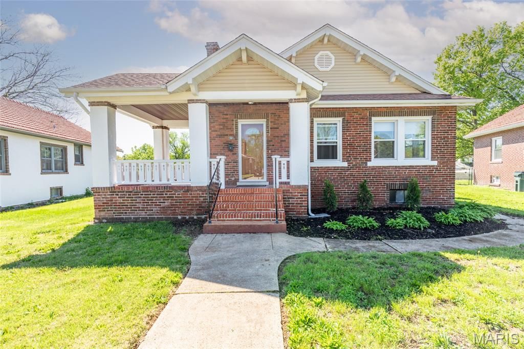 Photo of 12 Sunset Court, Pasadena Park, MO 63121 (MLS # 26023600)