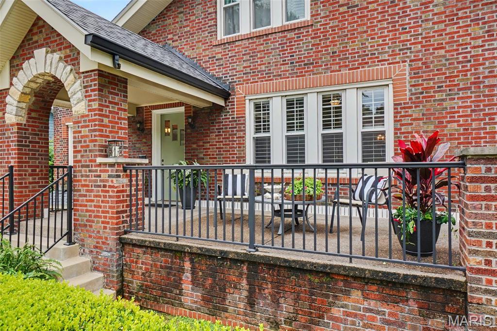 948 Tuxedo Boulevard