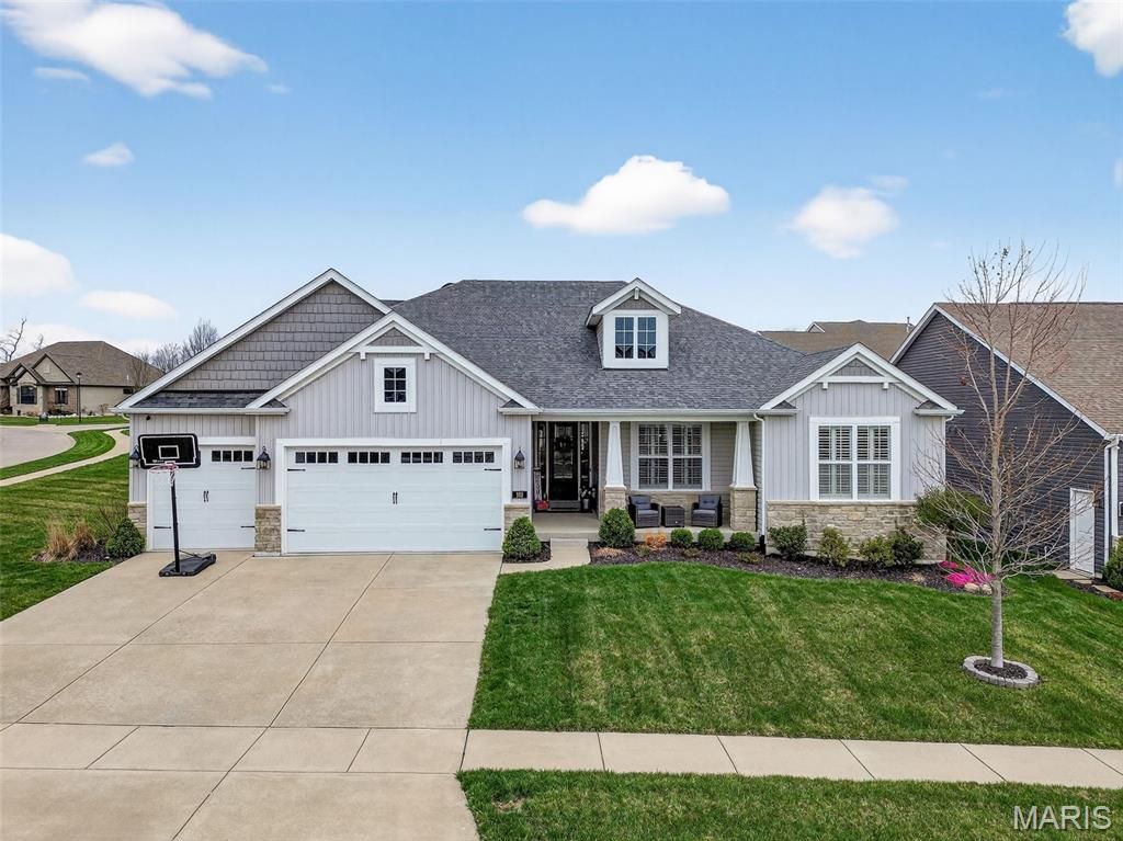 Photo of 101 Far Meadow Drive, Lake Saint Louis, MO 63367 (MLS # 26016185)